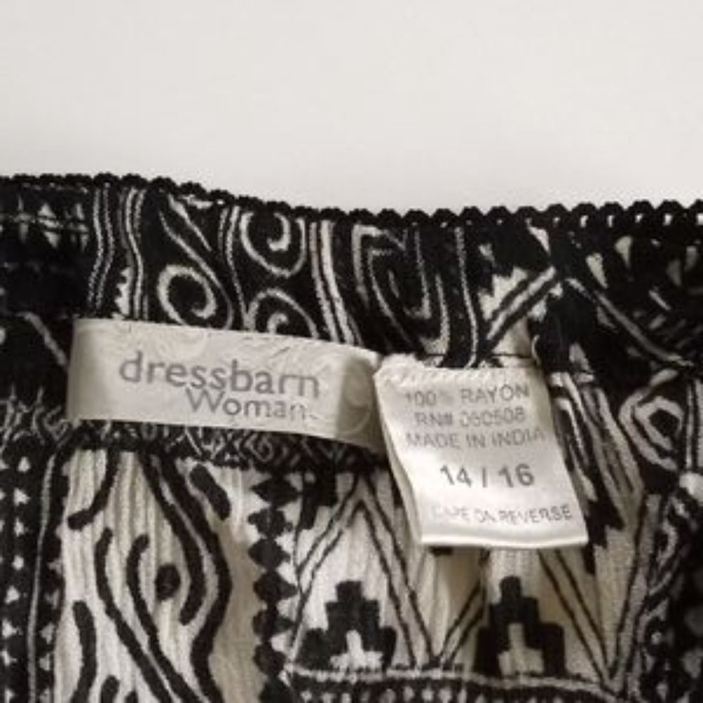 Dress Barn Women's Allover Floral Print Flare Skirt - Size (14/16) - Black/White - Picture 3 of 3